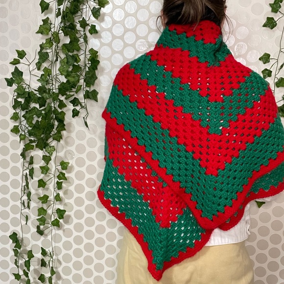 CROCHET multipurpose blanket acrylic wool, 41'x41'x41'x41'. Red-Green. Handmade - Picture 8 of 17